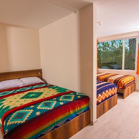 The Traveler Hostel Отавало Экстерьер фото