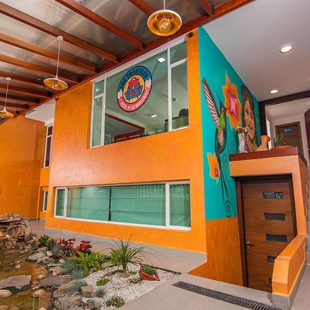 The Traveler Hostel Отавало Экстерьер фото