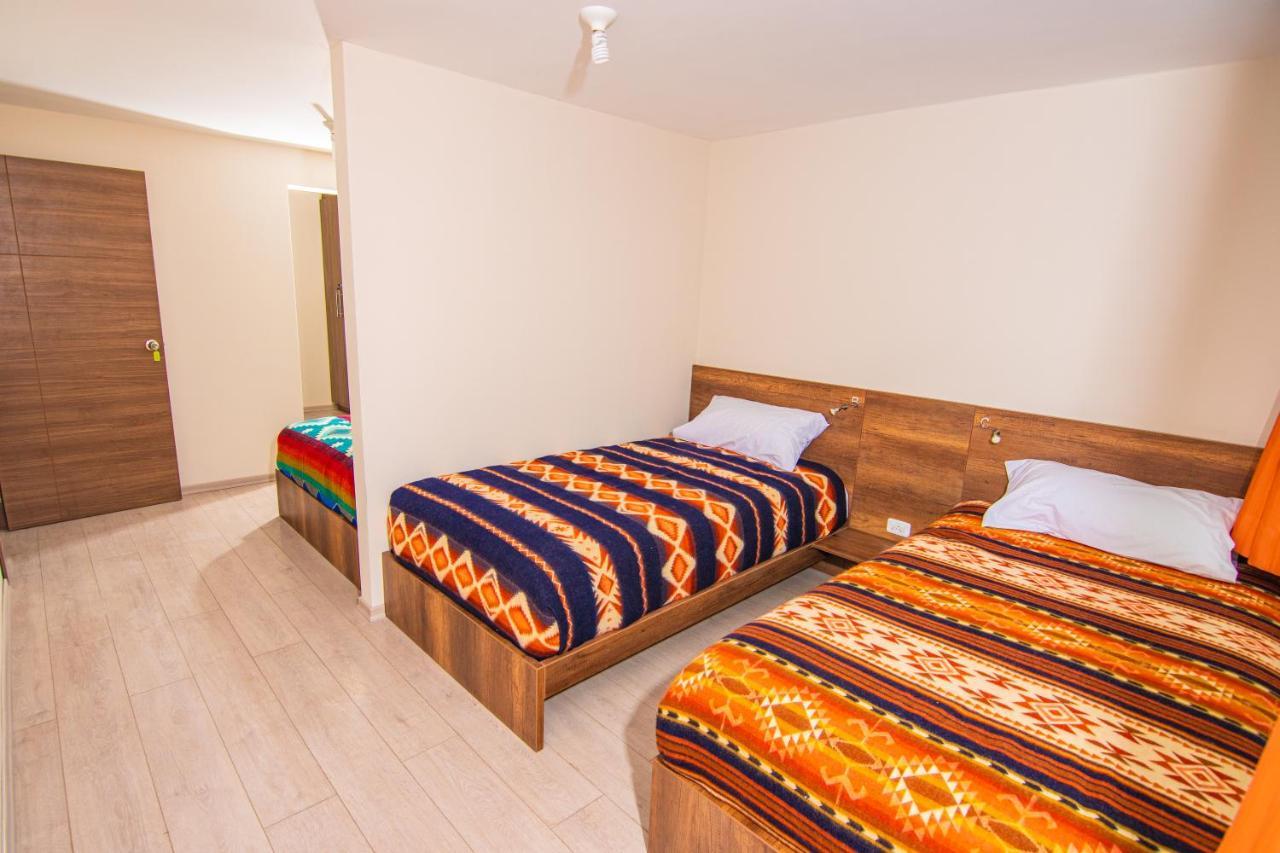 The Traveler Hostel Отавало Экстерьер фото