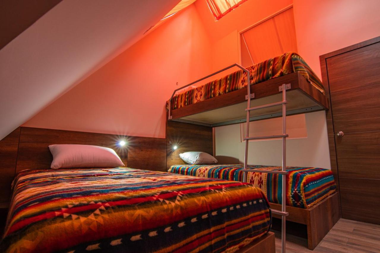 The Traveler Hostel Отавало Экстерьер фото