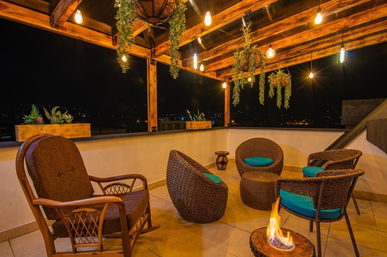 The Traveler Hostel Отавало Экстерьер фото